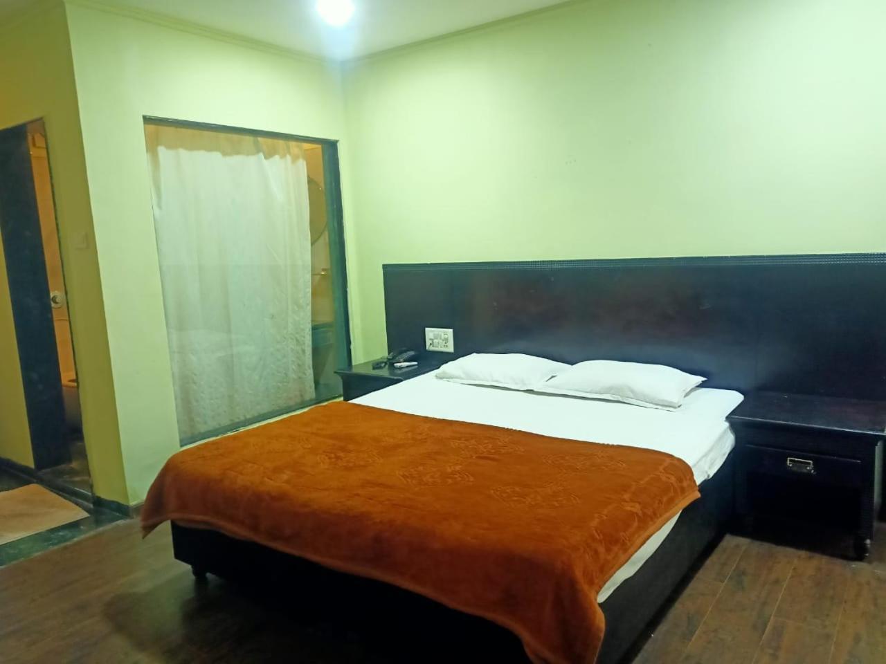 Hotel Skylark Нагпур Екстериор снимка