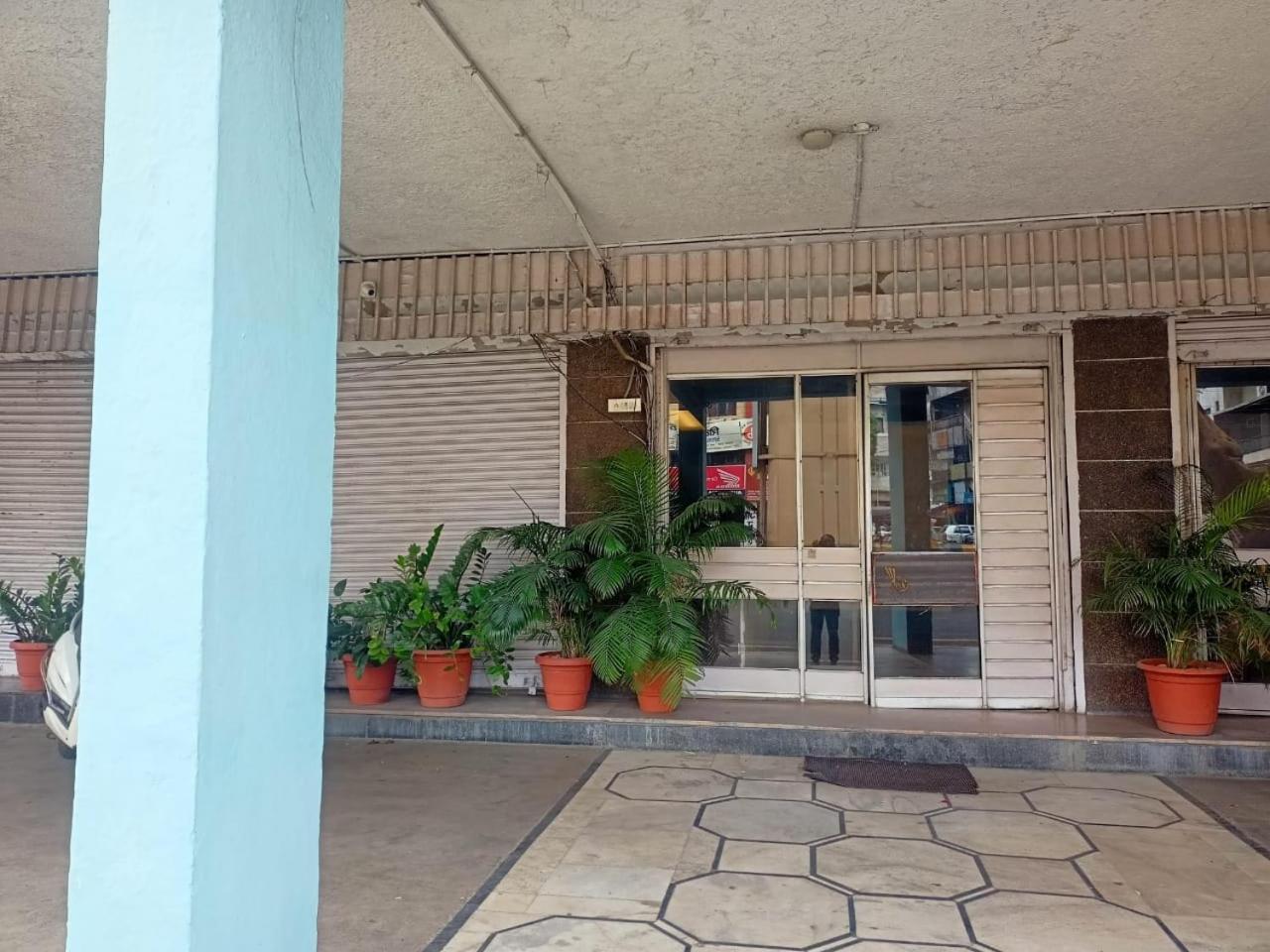 Hotel Skylark Нагпур Екстериор снимка