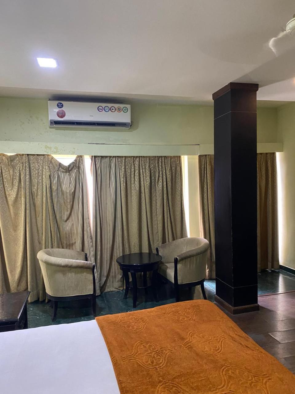 Hotel Skylark Нагпур Екстериор снимка